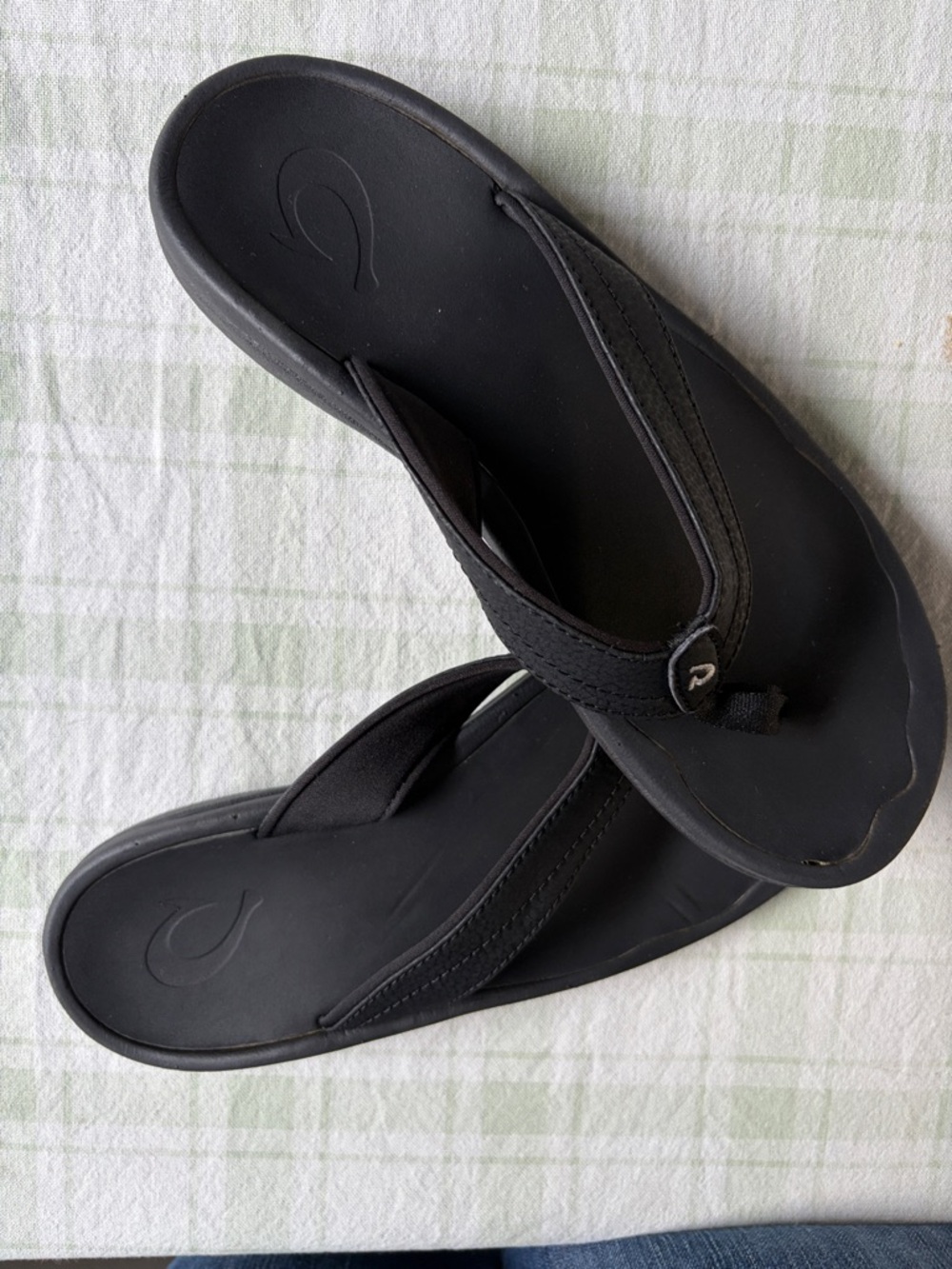 Olukai Ohana Black Flip Flop Sandals with Subtle Logo - Picture 3 of 9